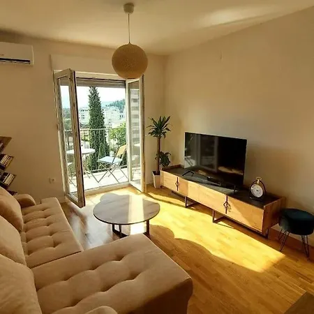 Urban Escape Apartment *