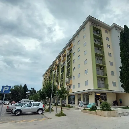 Apartment Urban Escape *